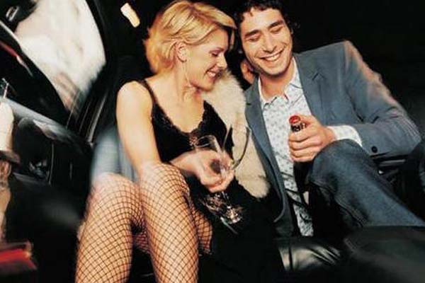 Dallas Anniversary Limo Services | Top Dallas Limousines